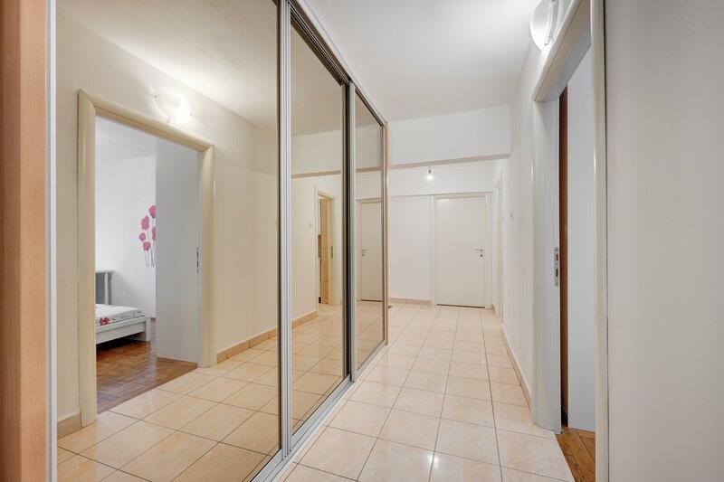 Basarabiei,  comision 0%, apartament 3 camere